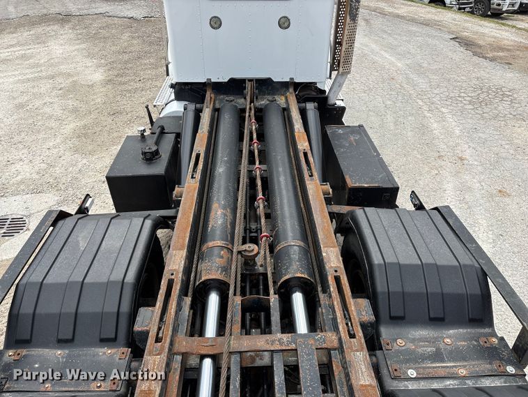 image for item EO4139 2012 Kenworth T800 roll-off container truck