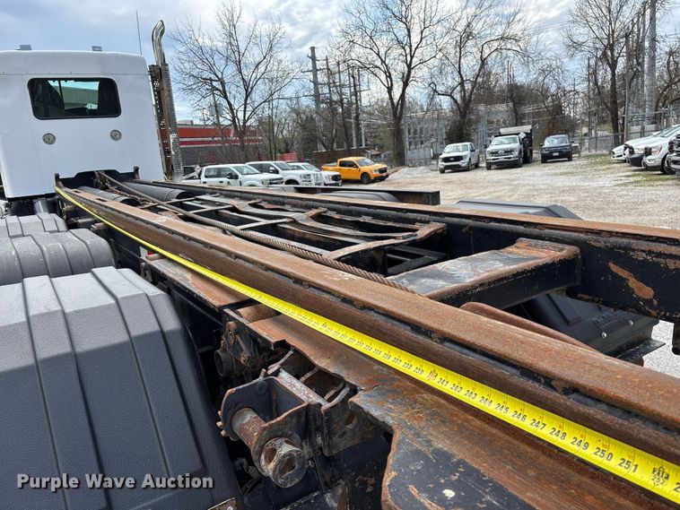 image for item EO4139 2012 Kenworth T800 roll-off container truck