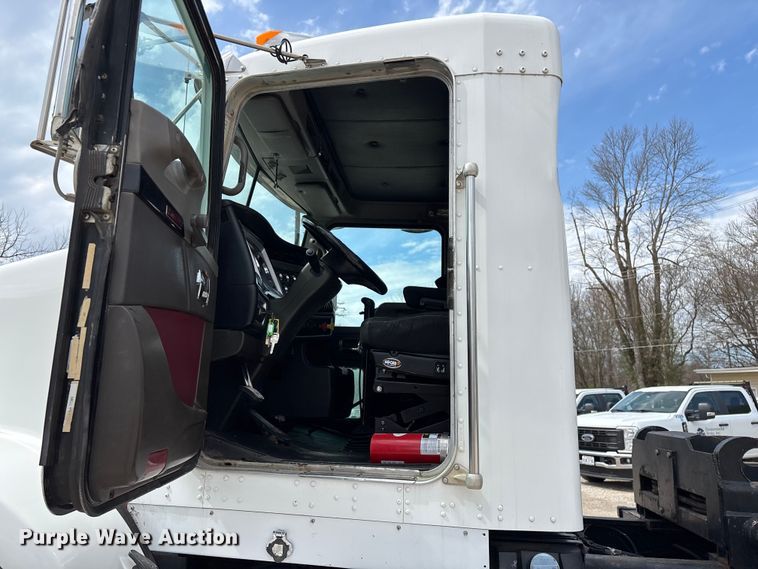 image for item EO4139 2012 Kenworth T800 roll-off container truck