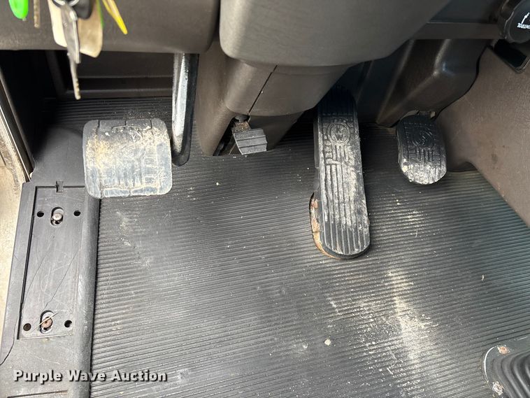 image for item EO4139 2012 Kenworth T800 roll-off container truck