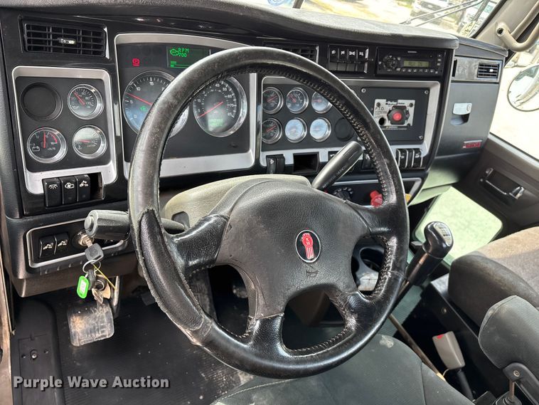 image for item EO4139 2012 Kenworth T800 roll-off container truck