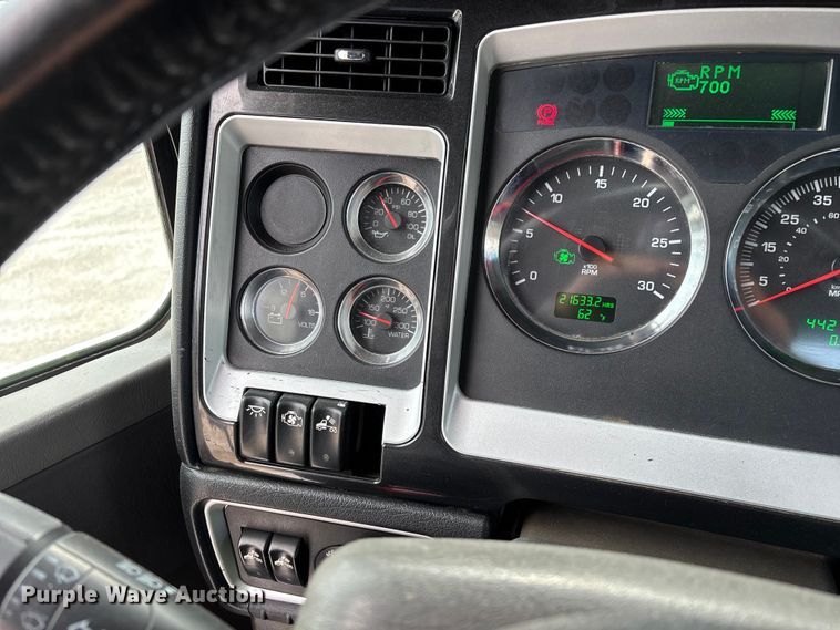 image for item EO4139 2012 Kenworth T800 roll-off container truck