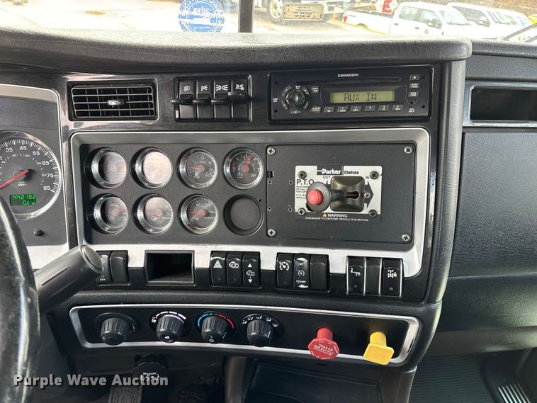 image for item EO4139 2012 Kenworth T800 roll-off container truck