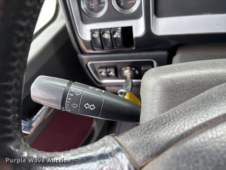 image for item EO4139 2012 Kenworth T800 roll-off container truck