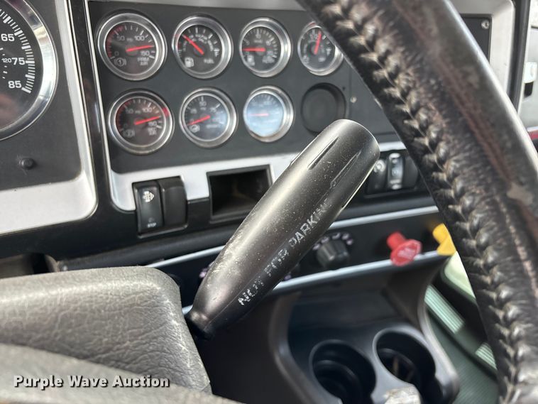 image for item EO4139 2012 Kenworth T800 roll-off container truck