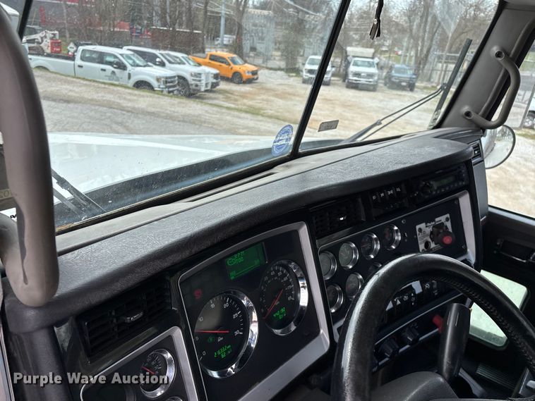 image for item EO4139 2012 Kenworth T800 roll-off container truck