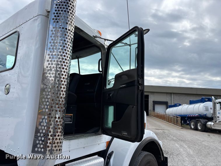 image for item EO4139 2012 Kenworth T800 roll-off container truck