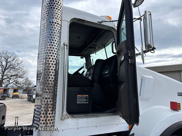 image for item EO4139 2012 Kenworth T800 roll-off container truck