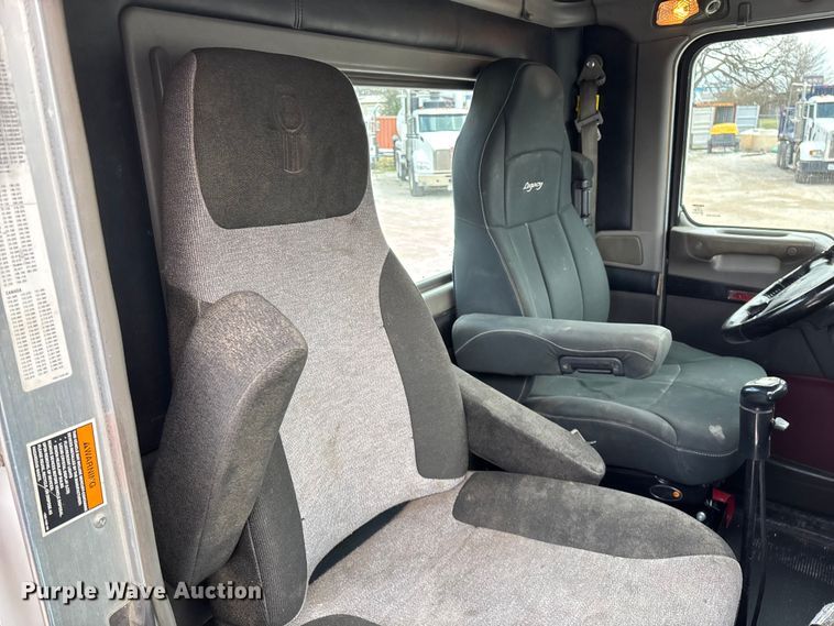 image for item EO4139 2012 Kenworth T800 roll-off container truck