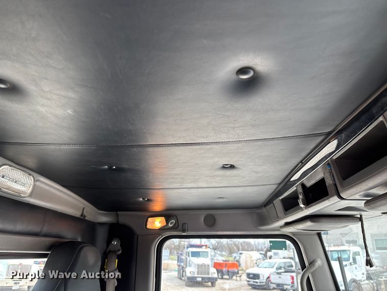 image for item EO4139 2012 Kenworth T800 roll-off container truck