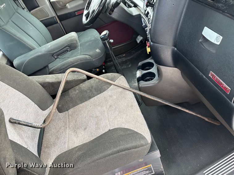 image for item EO4139 2012 Kenworth T800 roll-off container truck