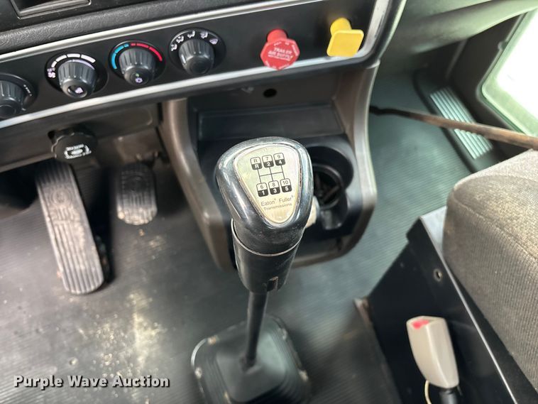 image for item EO4139 2012 Kenworth T800 roll-off container truck