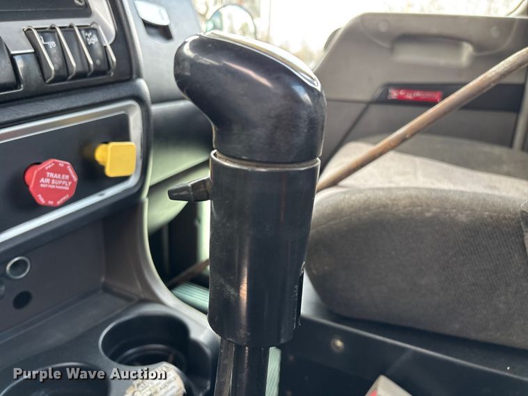 image for item EO4139 2012 Kenworth T800 roll-off container truck