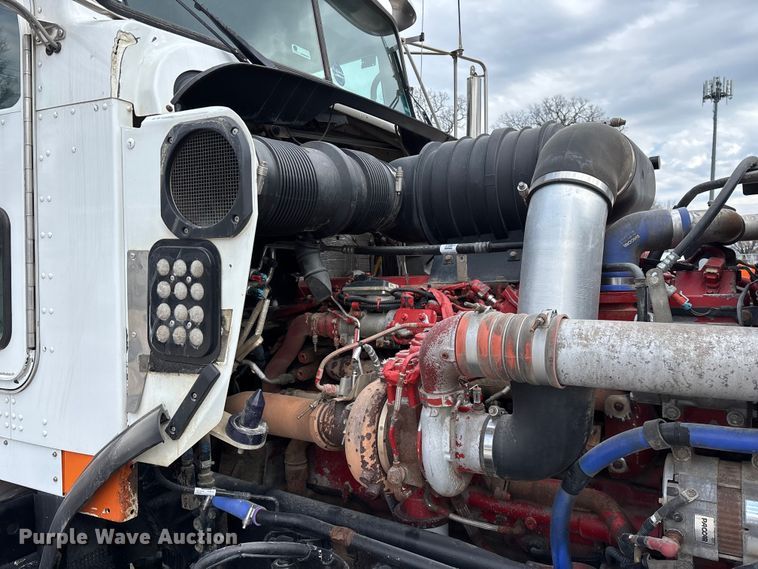 image for item EO4139 2012 Kenworth T800 roll-off container truck