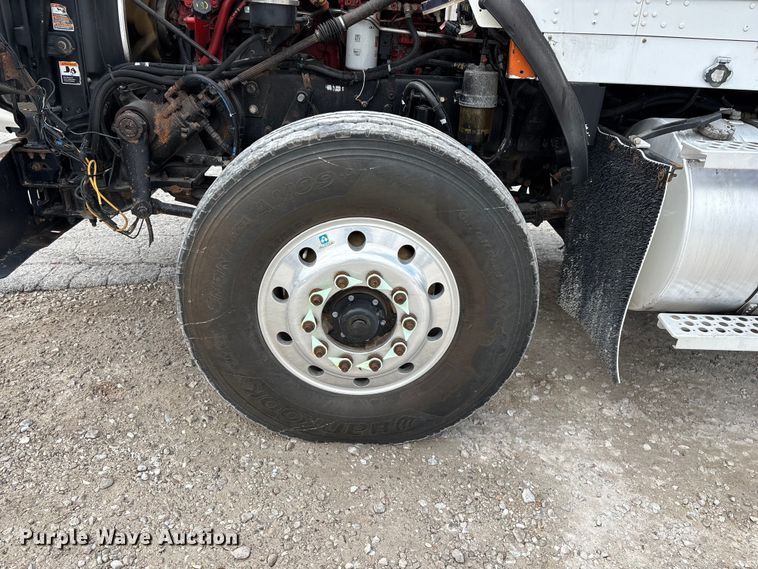 image for item EO4139 2012 Kenworth T800 roll-off container truck