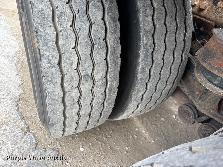 image for item EO4139 2012 Kenworth T800 roll-off container truck