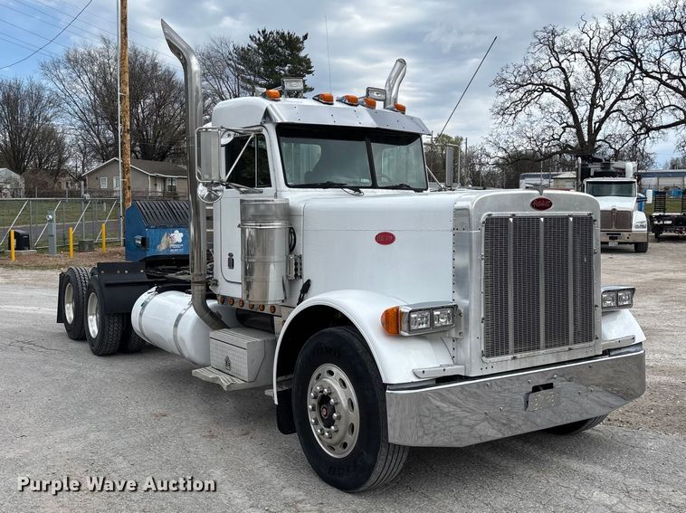 image for item EO4140 1999 Peterbilt 379 semi truck
