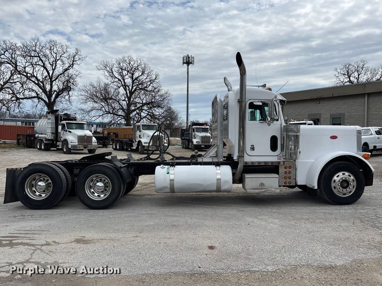 image for item EO4140 1999 Peterbilt 379 semi truck
