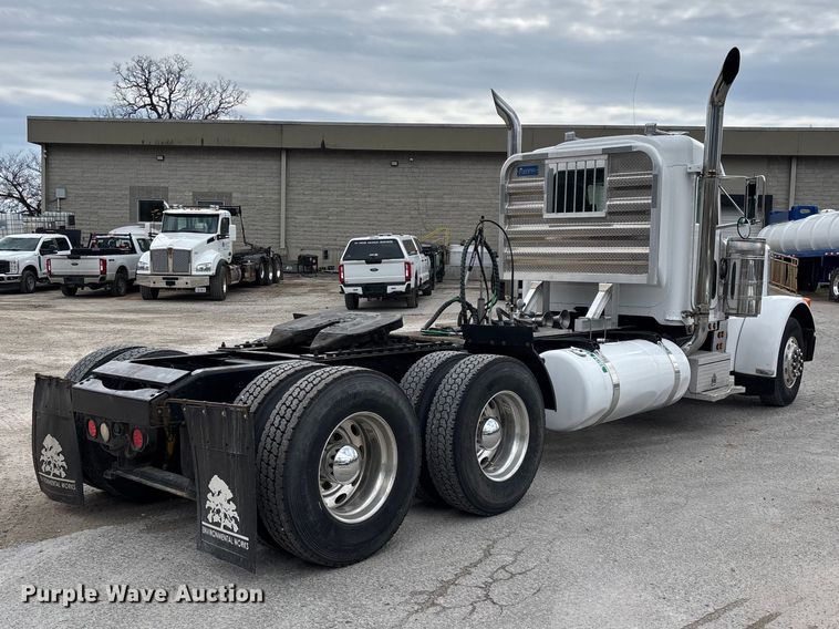 image for item EO4140 1999 Peterbilt 379 semi truck