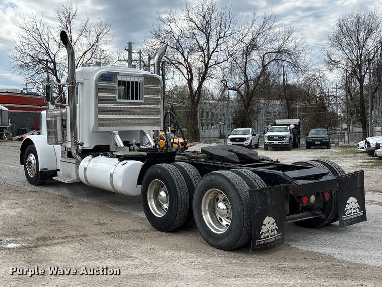 image for item EO4140 1999 Peterbilt 379 semi truck