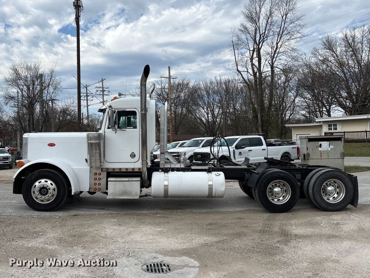 image for item EO4140 1999 Peterbilt 379 semi truck