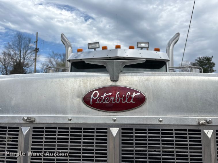 image for item EO4140 1999 Peterbilt 379 semi truck