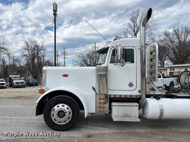 image for item EO4140 1999 Peterbilt 379 semi truck