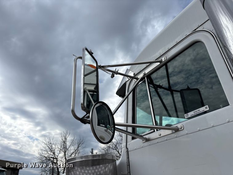 image for item EO4140 1999 Peterbilt 379 semi truck