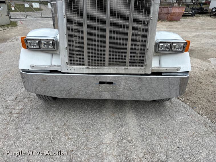 image for item EO4140 1999 Peterbilt 379 semi truck