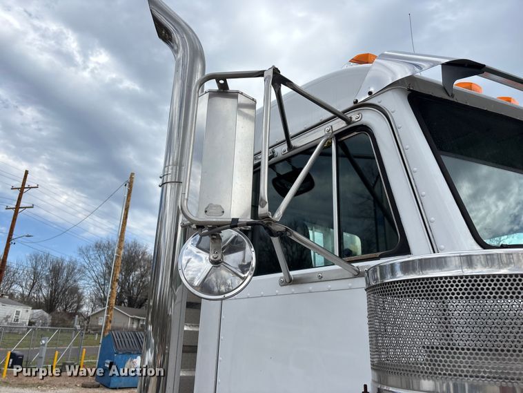 image for item EO4140 1999 Peterbilt 379 semi truck