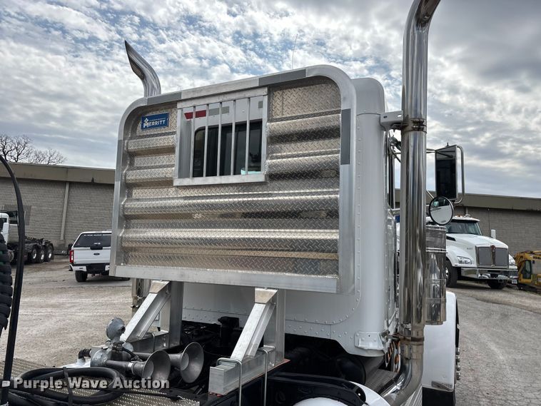 image for item EO4140 1999 Peterbilt 379 semi truck