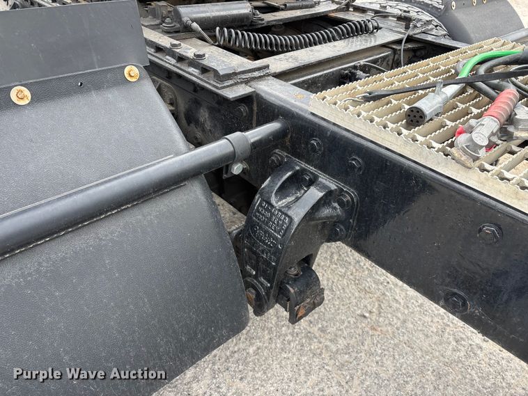 image for item EO4140 1999 Peterbilt 379 semi truck