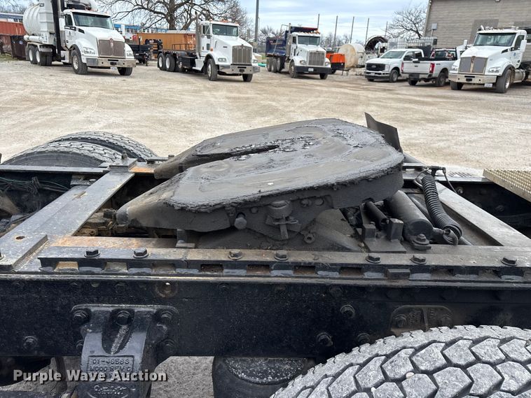 image for item EO4140 1999 Peterbilt 379 semi truck