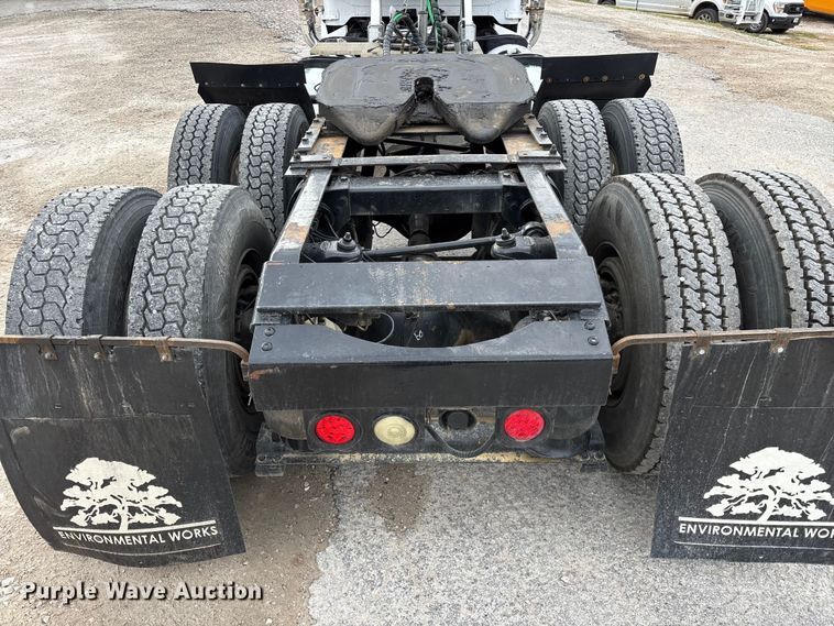 image for item EO4140 1999 Peterbilt 379 semi truck