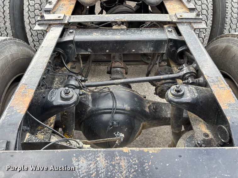 image for item EO4140 1999 Peterbilt 379 semi truck