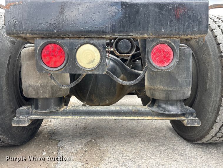 image for item EO4140 1999 Peterbilt 379 semi truck