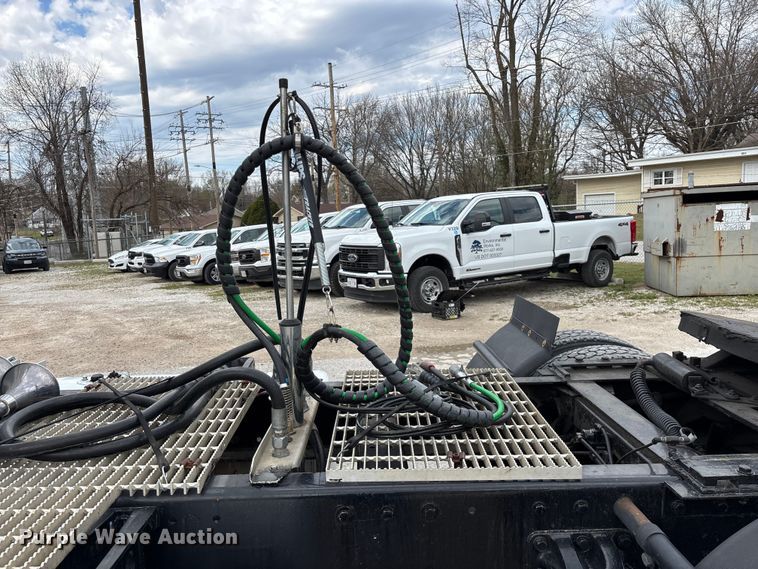 image for item EO4140 1999 Peterbilt 379 semi truck