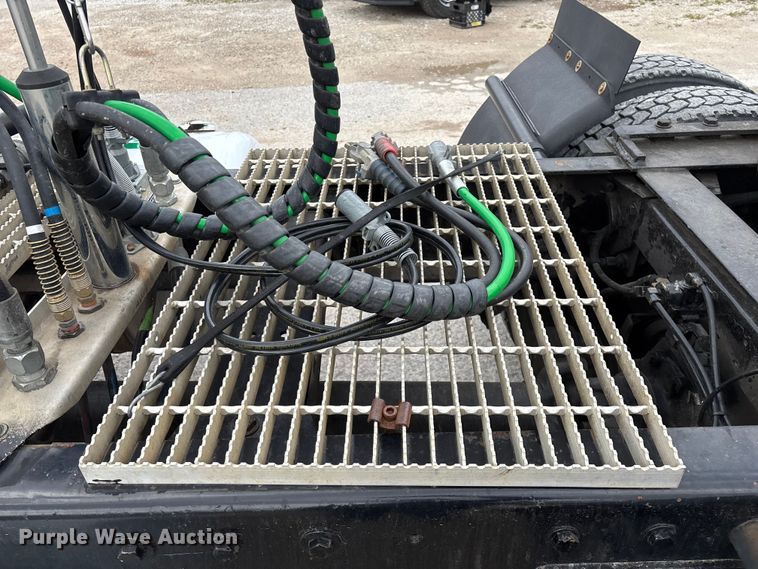 image for item EO4140 1999 Peterbilt 379 semi truck