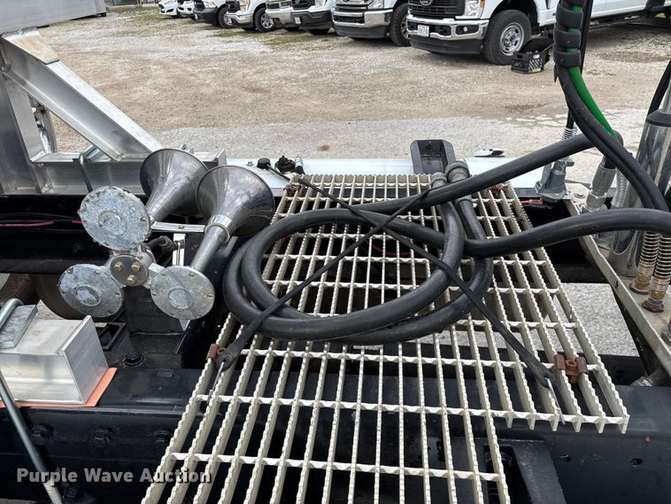 image for item EO4140 1999 Peterbilt 379 semi truck