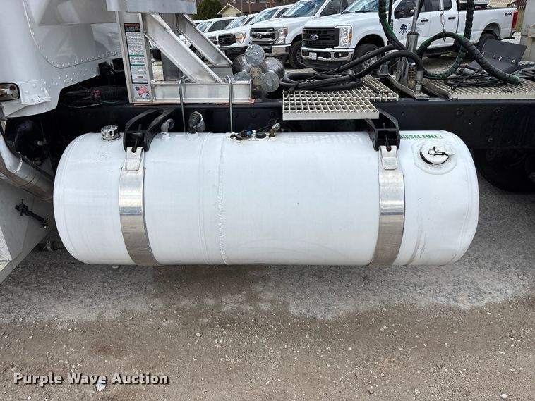 image for item EO4140 1999 Peterbilt 379 semi truck