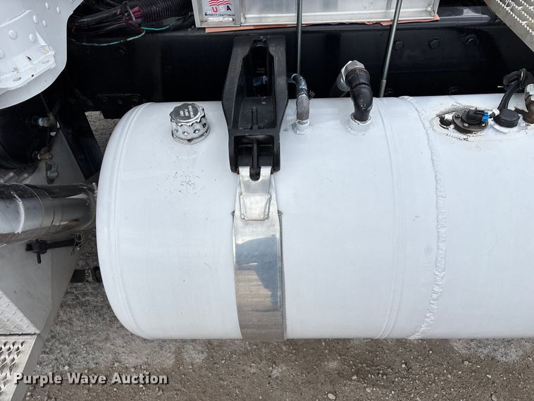 image for item EO4140 1999 Peterbilt 379 semi truck