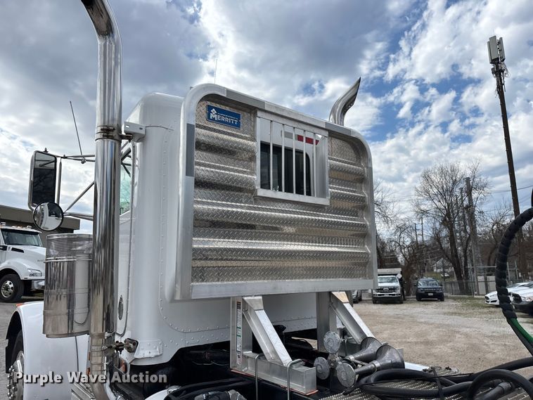 image for item EO4140 1999 Peterbilt 379 semi truck