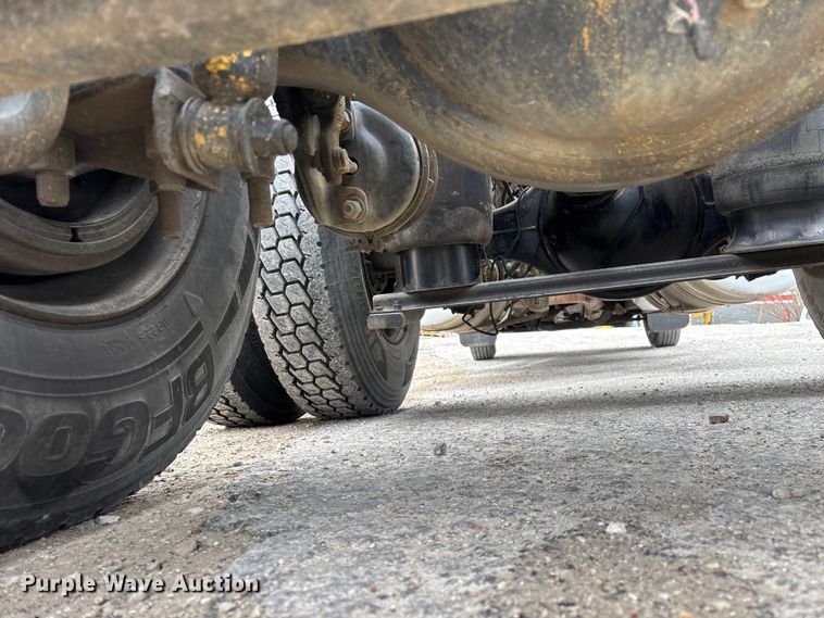 image for item EO4140 1999 Peterbilt 379 semi truck