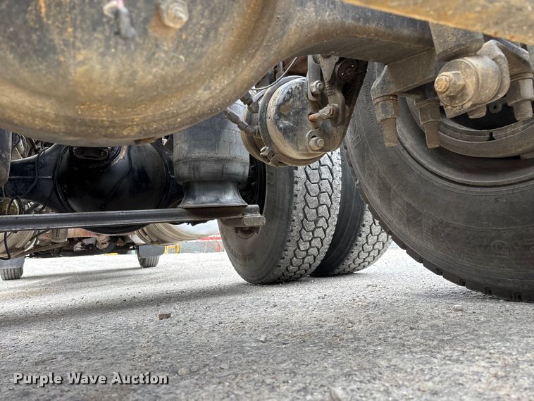 image for item EO4140 1999 Peterbilt 379 semi truck