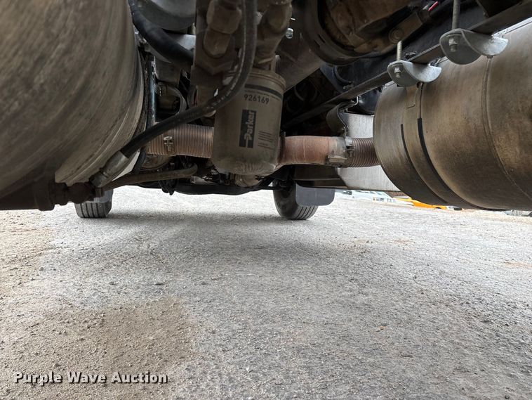 image for item EO4140 1999 Peterbilt 379 semi truck