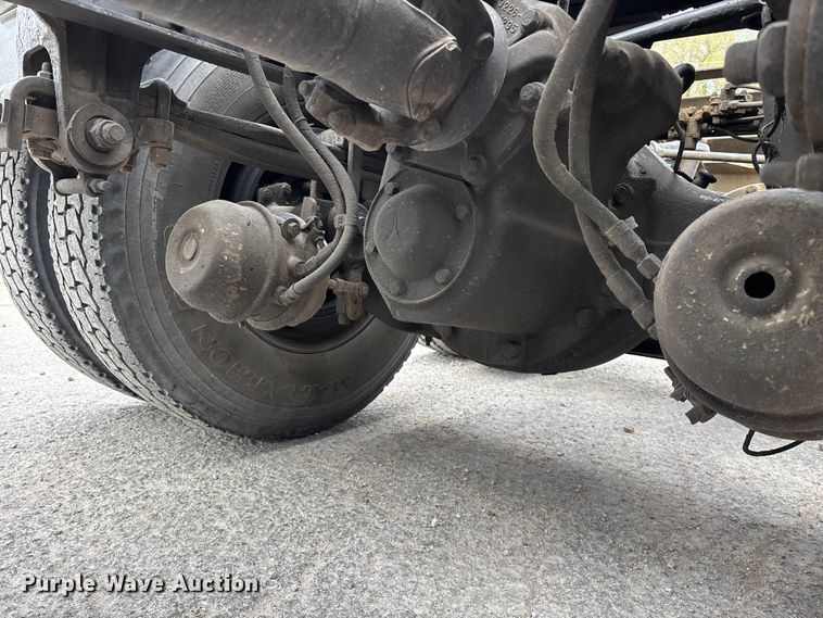 image for item EO4140 1999 Peterbilt 379 semi truck