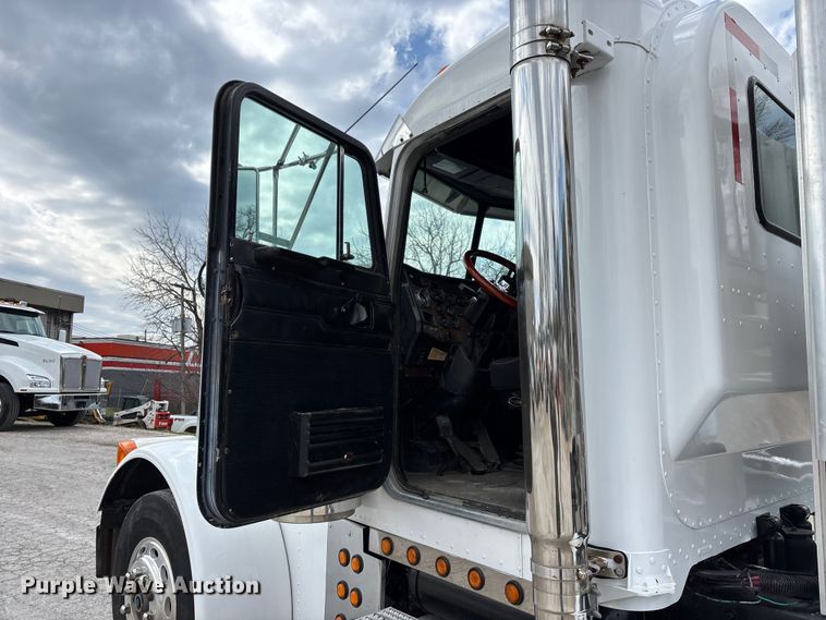 image for item EO4140 1999 Peterbilt 379 semi truck