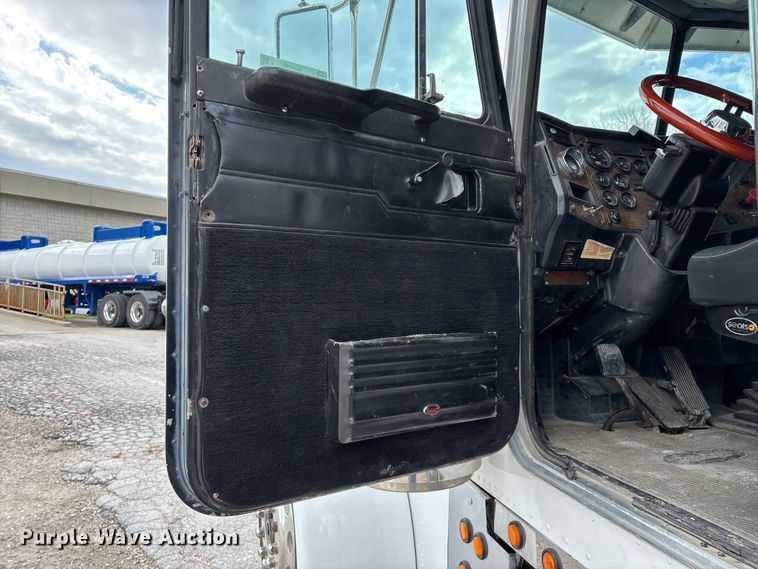 image for item EO4140 1999 Peterbilt 379 semi truck