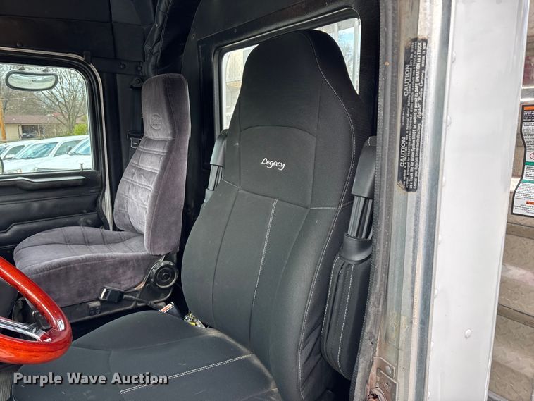 image for item EO4140 1999 Peterbilt 379 semi truck