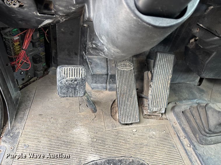 image for item EO4140 1999 Peterbilt 379 semi truck